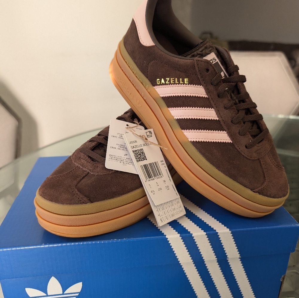 Auburn and icey pink Gazelle Bold